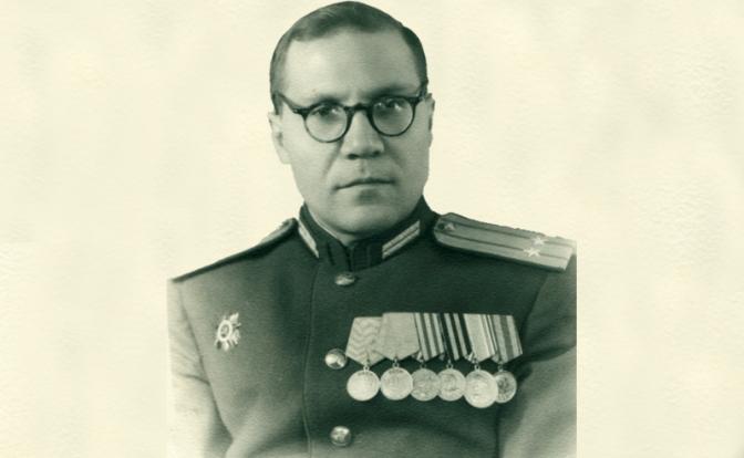 На фото: подполковник Виктор Бочкарев. Это он, будучи заместителем командира специальной группы разведки, стремился захватить Гитлера