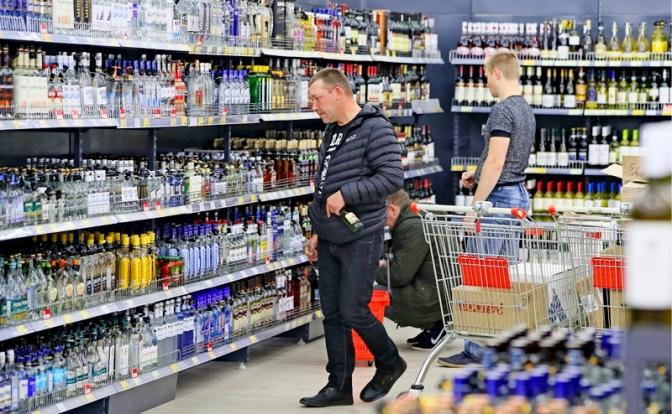 Назван алкогольный напиток, который вызывает самые сильные отеки