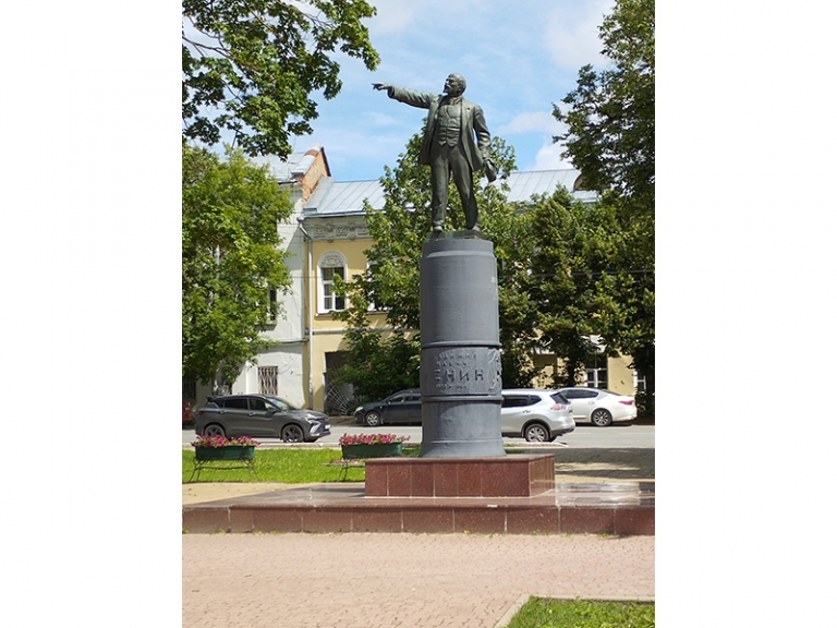 На фото: &laquo;латунный Ильич&raquo;.