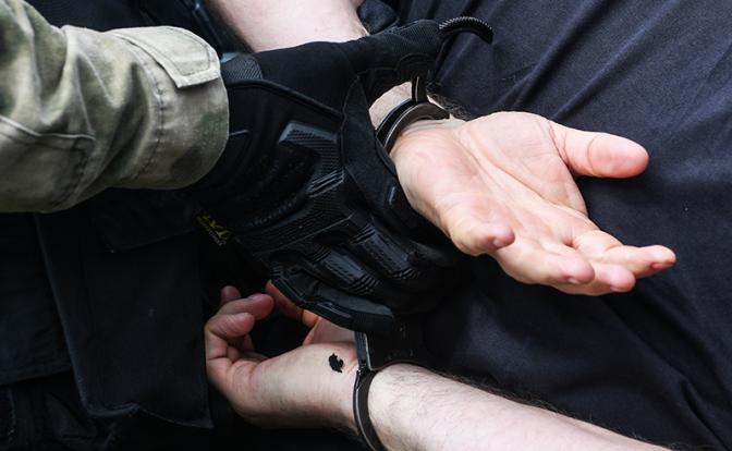 На Урале сотрудники ФСБ задержали группу, помогавшую украинским мошенникам