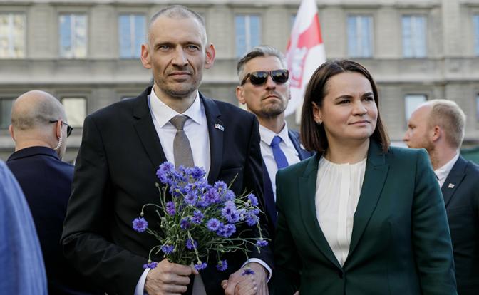 На фото: белорусский оппозиционер Сергей Тихановский и его супруга, лидер белорусской оппозиции Светлана Тихановская