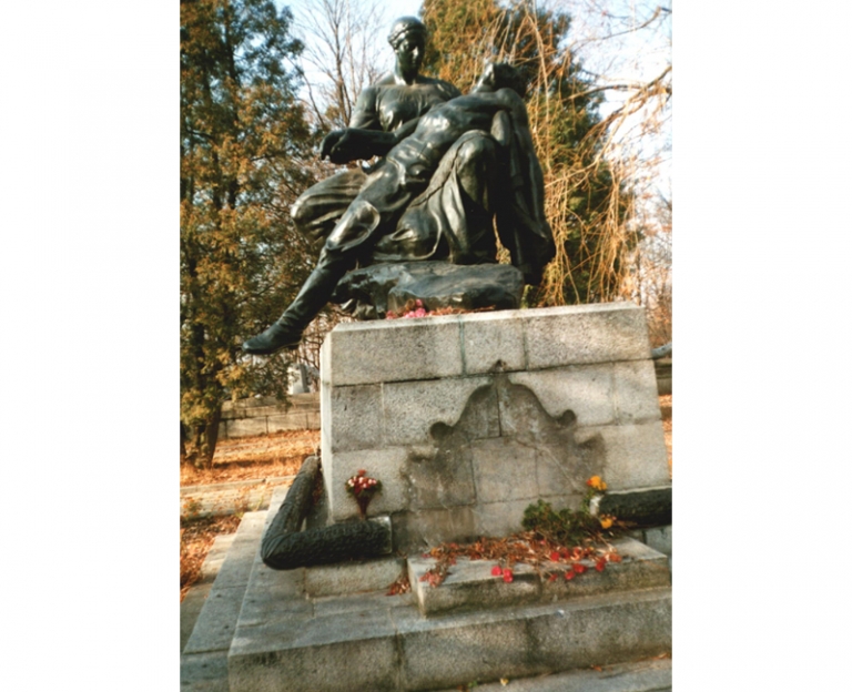 На фото: воинский мемориал "Холм Славы" во Львове, 2000 год.