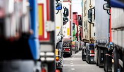 10-километровые очереди фур: На границе с Казахстаном ищут украинские беспилотники?