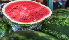 Озвучена опасность льда и арбузов летом