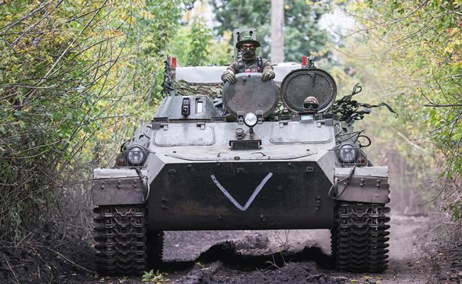 Неубиваемый БТР: как машины поля боя адаптируются к задачам СВО