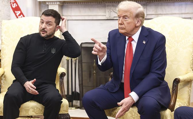 На фото: президент Украины Владимир Зеленский и президент США Дональд Трамп во время встречи