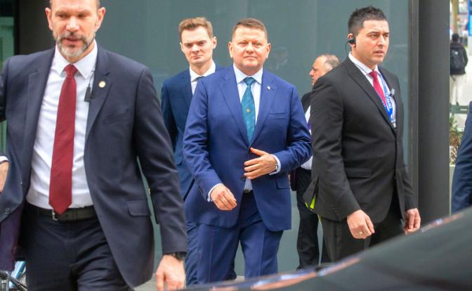 На фото: посол Украины в Великобритании генерал Валерий Залужный.