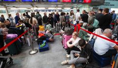 Атаки украинских дронов парализовали аэропорты и железную дорогу: Чего вправе требовать застрявшие пассажиры