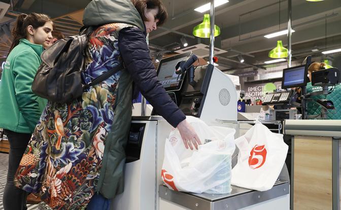 "Пакет нужен!": Как пластиковые "маечки" приносят ритейлерам миллиардные доходы