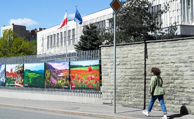 На фото: здание посольства Республики Польша в Москве