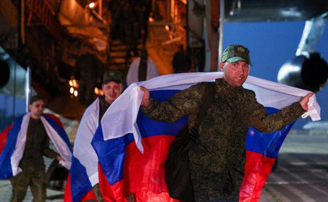 Ил-76МД с освобожденными российскими военными приземлился в Подмосковье