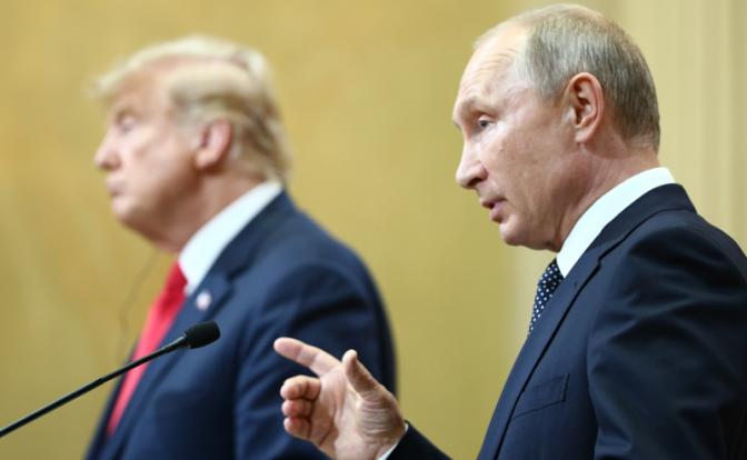 На фото: президент США Дональд Трамп и президент РФ Владимир Путин (слева направо)