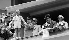 Сталин будет жить? Пора заклеймить Хрущева за его антисталинскую политику