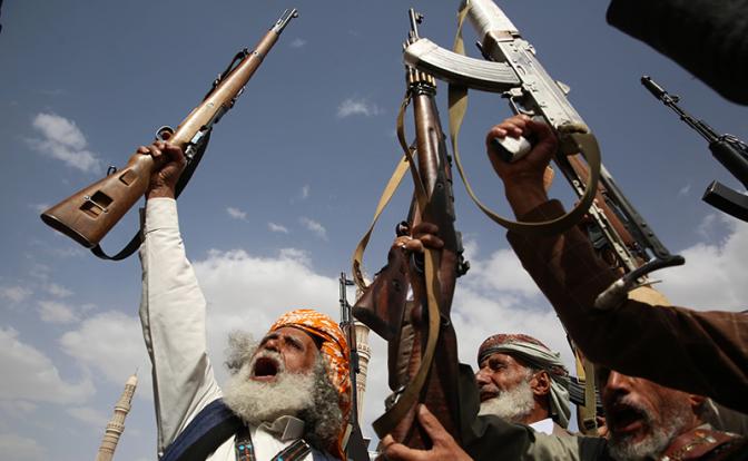 Хуситы утерли американцев, потопив у них на глазах два греческих судна