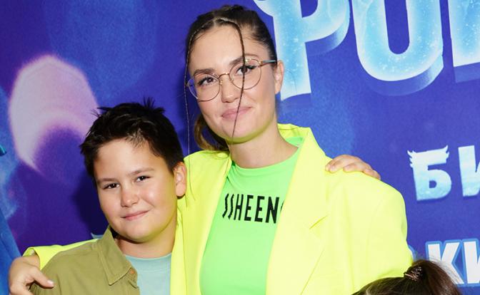 На фото: Агата Муцениеце с сыном в 2023