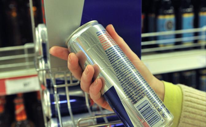 Врач рассказал о темной стороне энергетических напитков