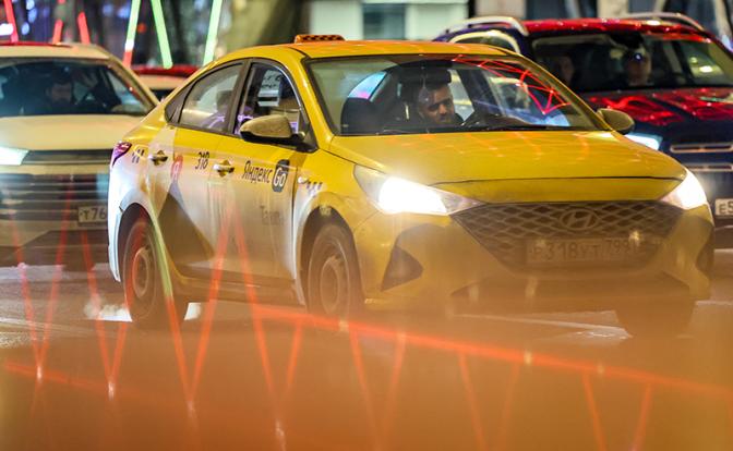 Беглов запретил мигрантам в Санкт-Петербурге работать таксистами