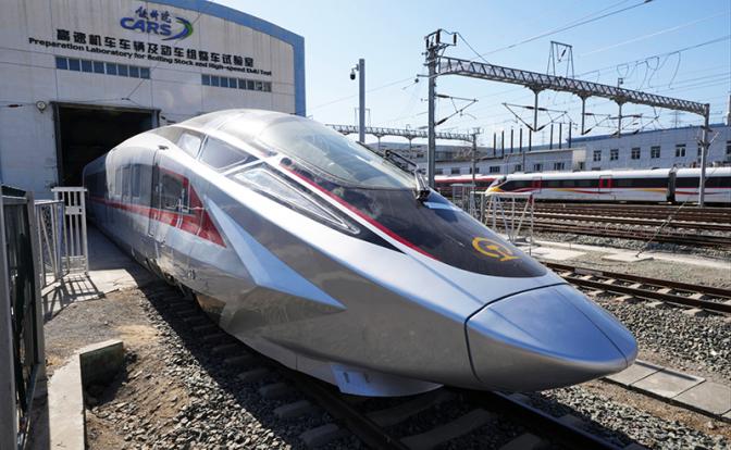 На фото: сверхскоростной поезд CR450 Fuxing