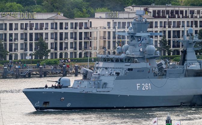 На фото: командный корабль ВМС США USS Mount Whitney, участвующий в военно-морских учениях НАТО в Балтийском море