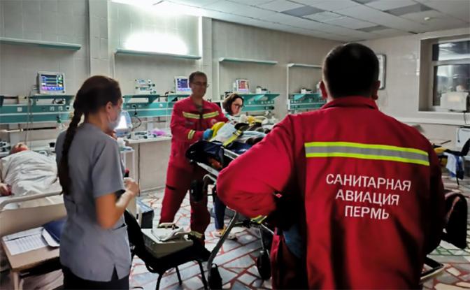 На фото: команды санавиации и Кардиодиспансера спасли жизнь пациента из Верещагино c «электрическим штормом» в сердце.