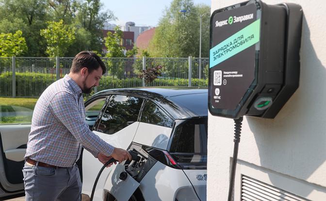 «Не в зарядке дело»: электромобили стали роскошью для россиян