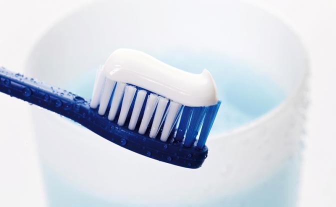 Мисвак против зубной щетки: стоматолог развеял миф о чудо-палочке для зубов