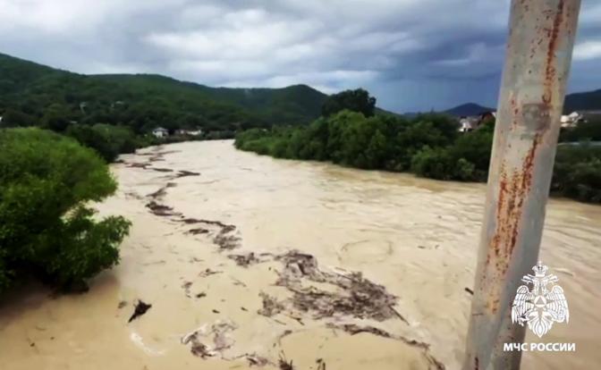 На фото: поднятие реки Дефань.