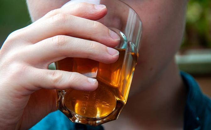 Стало известно, чем заменить кофе в жару