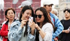 Толпы китайских туристов - верный индикатор того, что в России все в порядке. Скоро ли дождемся?