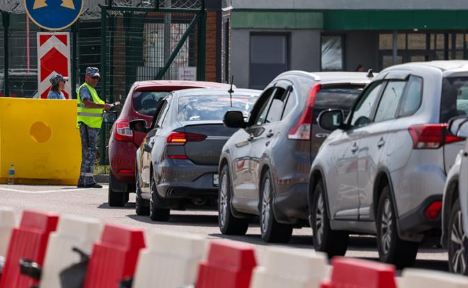 Пробка на Крымском мосту достигла рекордной длины