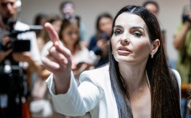 На фото: глава Гагаузии Евгения Гуцул, обвиняемая в мошенническом управлении избирательными фондами