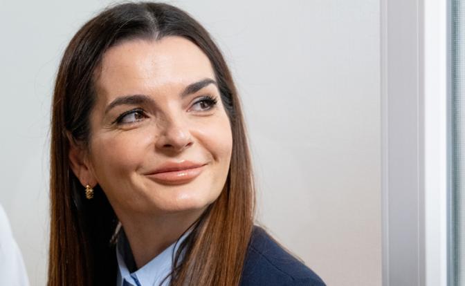 На фото: глава Гагаузии Евгения Гуцул, обвиняемая в мошенническом управлении избирательными фондами, в суде.