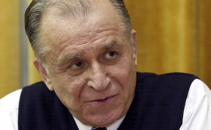 На фото: бывший президент Румынии Ион Илиеску