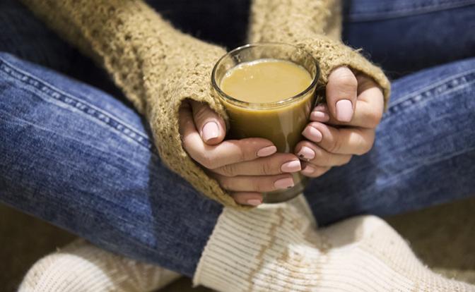 Назван разрушающий женский организм напиток