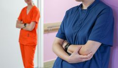 Что происходит? «Успехи» есть, деньги есть, министерства есть, а лечить и учить в стране некому