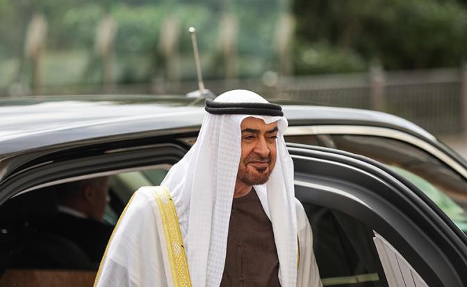 На фото: президент ОАЭ Мухаммед Бен Заид Аль Нахайян во время прибытия с официальным визитом.