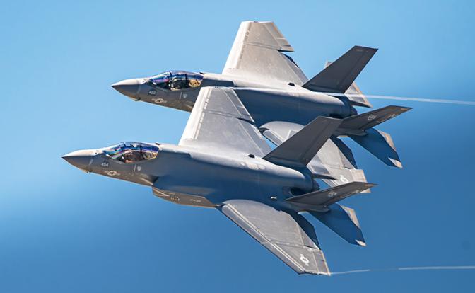 На фото: истребители пятого поколения F-35
