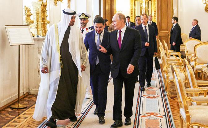 На фото: президент РФ Владимир Путин и президент ОАЭ Мухаммед Бен Заид Аль Нахайян (справа налево) после встречи