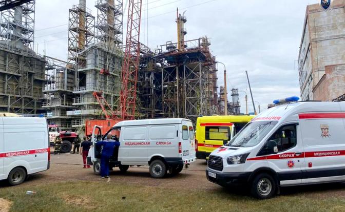 На фото: во время ЧП на заводе Башкирской содовой компании в Стерлитамаке.