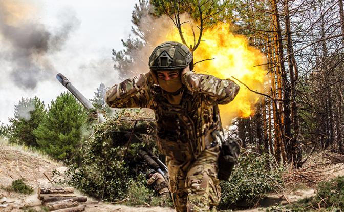 Сводки с фронта, 10 августа, главное: Российские бойцы принимают пленных, сдающихся в Торском котле