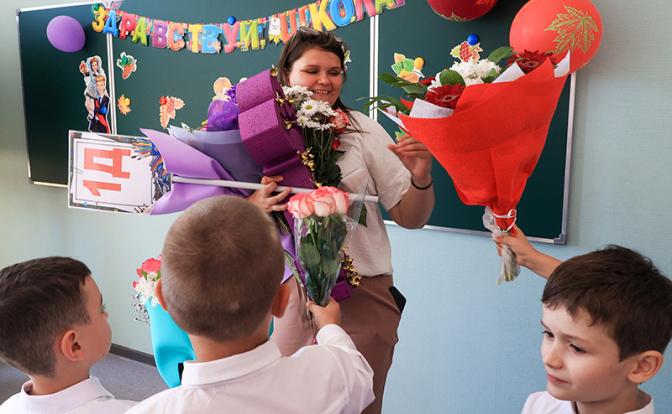 Юрист предупредила об уголовной ответственности за подарок учителю