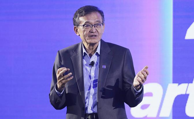 На фото: генеральный директор Intel Лип-Бу Тан