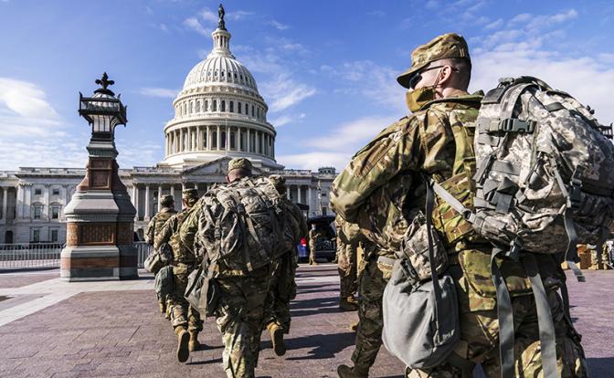 В США – госпереворот в миниатюре. Трамп начинает действовать, как Наполеон