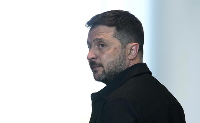 На фото: президент Украины Владимир Зеленский на пресс-конференции с канцлером Германии Фридрихом Мерцем по итогам видеоконференции c президентом США Дональдом Трампом и лидерами стран Евросоюза в преддверии предстоящего российско-американского саммита.