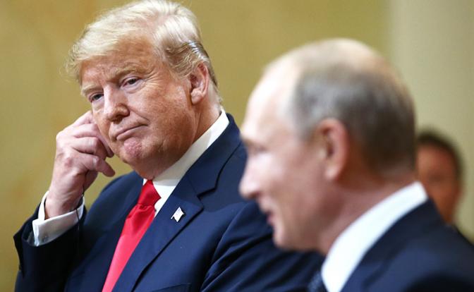 На фото: президент США Дональд Трамп и президент РФ Владимир Путин (слева направо).
