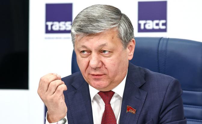 На фото: первый зампред комитета Госдумы по международным делам Дмитрий Новиков.
