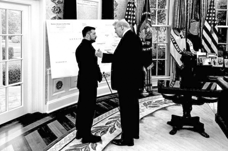 Помощник президента США Скавино опубликовал фотографию, на которой американский лидер Трамп и Зеленский стоят напротив карты с утраченными Украиной территориями.