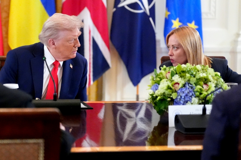 На фото: президент США Дональд Трамп и премьер-министр Италии Джорджа Мелони на встрече с европейскими лидерами в Восточной комнате Белого дома. 