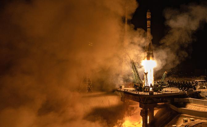 На фото: старт ракеты-носителя "Союз-2.1б" с биоспутником "Бион-М" № 2 с космодрома Байконур.