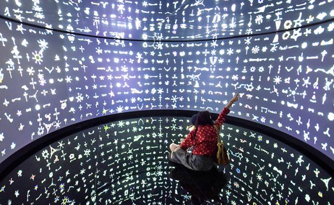 Писатель-фантаст: Люди рискуют превратиться для ИИ в «домашних животных»